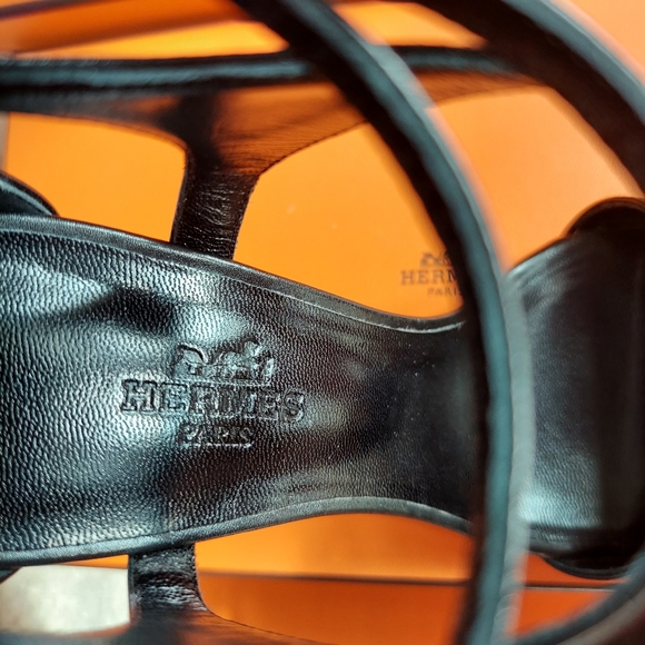 Hermès Alphonso Leather Strap Heels - Picture 8 of 10